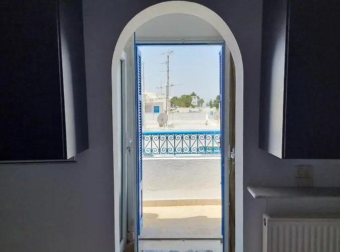 Cosy 1Bdr, With A Terasse In Heart Of Sidibou