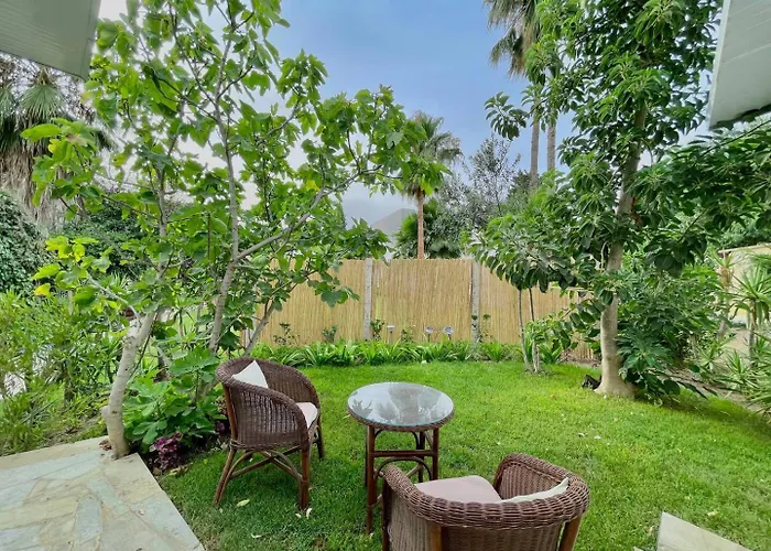 Au Bout Du Jardin